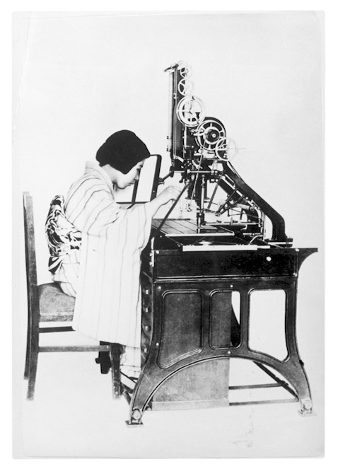 die erste Fotosetzmaschine der Welt